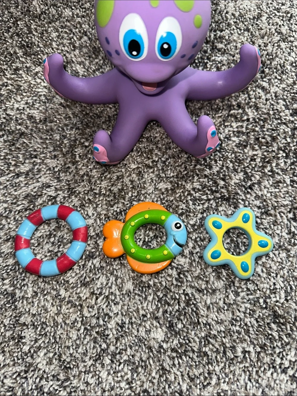 Nuby Purple Octopus Hoopla Bath Toy with Tossing Rings